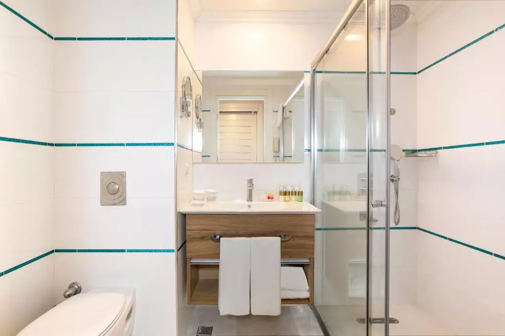 سرویس بهداشتی هتل اورنج کانتی کمر آنتالیا